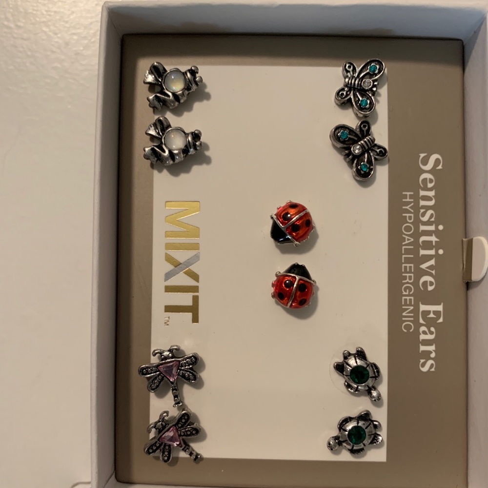 cute earrings!!